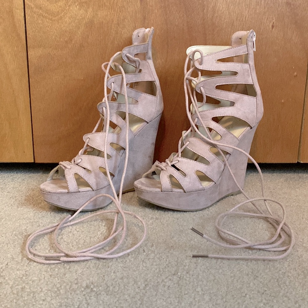 CHARLOTTE RUSSE - Lace-up Cut Out Wedges